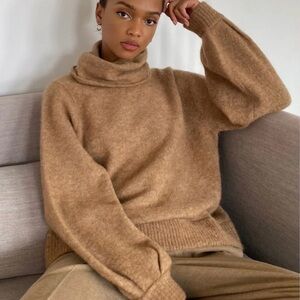 SWEATER | Women’s Aritzia Babaton The Group turtleneck sweater size small